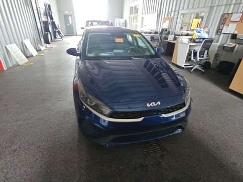Used 2024 Kia Forte LXS w/ LXS Technology Package FWD image 2