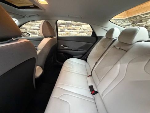 Used 2023 Hyundai Elantra Limited w/ Preferred Accessory Package FWD image 34