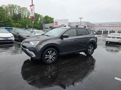 Used 2016 Toyota RAV4 LE AWD/4WD image 3