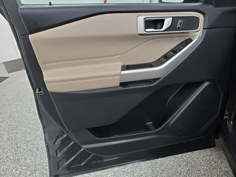 Used 2023 Ford Explorer XLT image 12