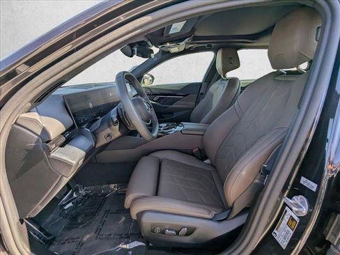 Certified 2025 BMW 530i image 17