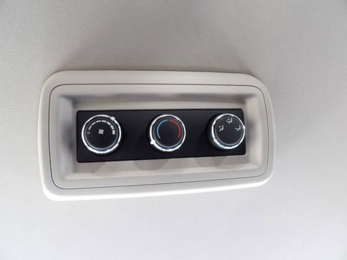 Used 2018 Dodge Grand Caravan SE w/ UConnect Hands-Free Group FWD image 30