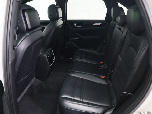 Used 2021 Porsche Cayenne image 22