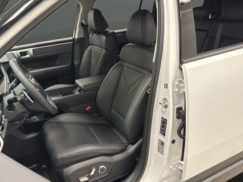 Used 2025 Hyundai Santa Fe SEL AWD/4WD image 9