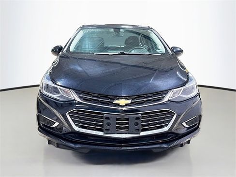 Used 2018 Chevrolet Cruze Premier image 3
