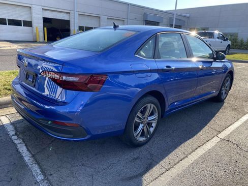 Used 2024 Volkswagen Jetta SE FWD image 7