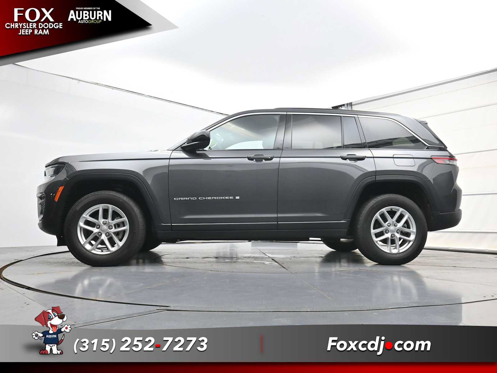 Used 2024 Jeep Grand Cherokee Laredo X w/ Luxury Tech Group I AWD/4WD image 23