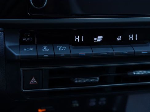 Used 2026 Toyota Camry SE image 9