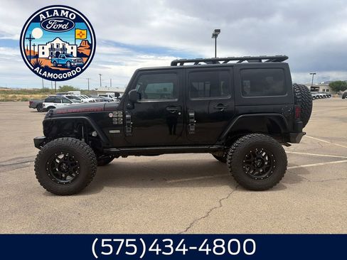 Used 2017 Jeep Wrangler Unlimited Rubicon AWD/4WD image 2