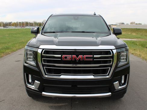 Used 2021 GMC Yukon SLT w/ SLT Premium Package image 2