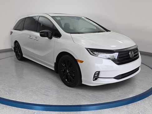 Certified 2024 Honda Odyssey Sport image 3