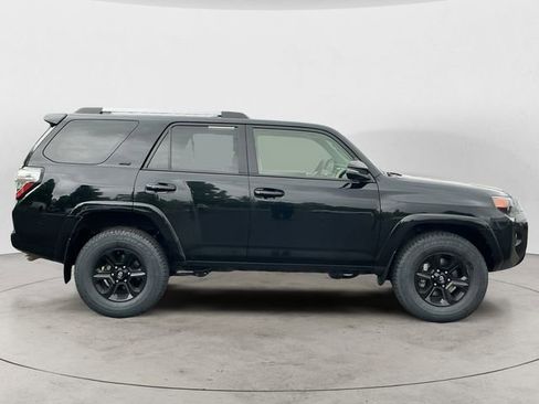 Used 2022 Toyota 4Runner SR5 Premium w/ Moonroof Package AWD/4WD image 6