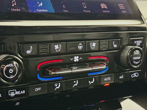 Used 2023 Jeep Grand Cherokee Overland image 21