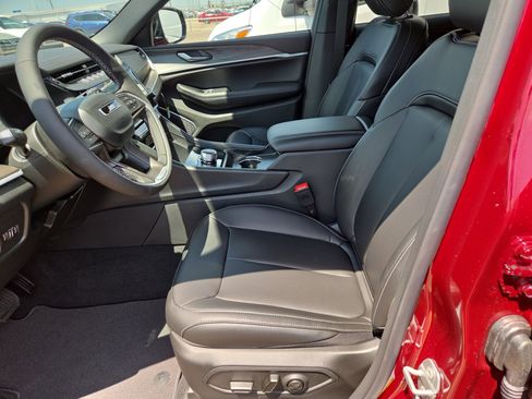 New 2026 Jeep Grand Cherokee L Limited w/ Limited Altitude Package RWD image 5