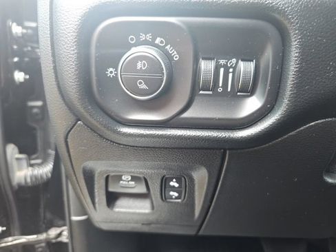 Used 2021 RAM 1500 Laramie AWD/4WD image 15