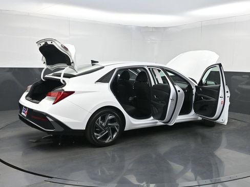 Used 2024 Hyundai Elantra SEL w/ Convenience Package image 38