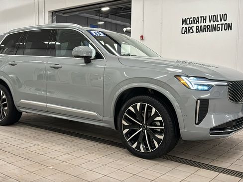 Used 2025 Volvo XC90 B6 Plus image 3