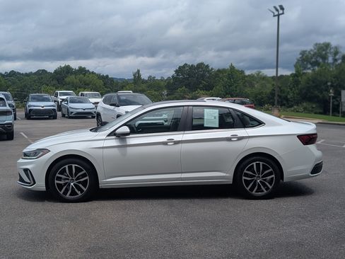 Used 2025 Volkswagen Jetta SE w/ Sunroof Package FWD image 6