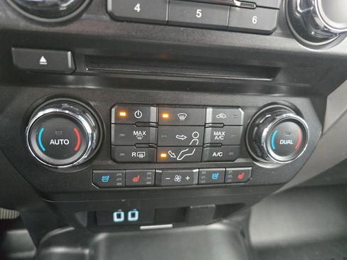 Used 2017 Ford F250 Lariat w/ Lariat Value Package AWD/4WD image 21