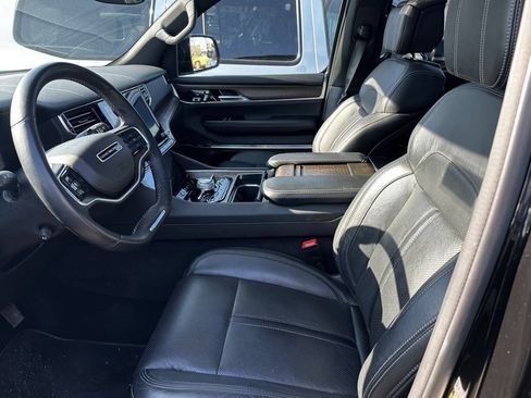 Used 2023 Jeep Grand Wagoneer 4WD image 3