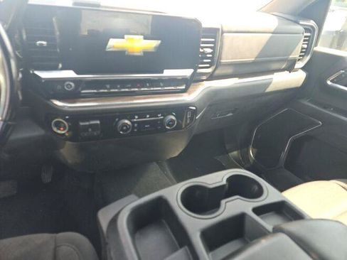 Used 2024 Chevrolet Silverado 2500 LT AWD/4WD image 11