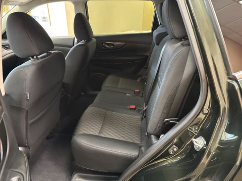 Used 2019 Nissan Rogue SV w/ Premium Package AWD/4WD image 9