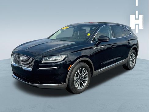 Used 2023 Lincoln Nautilus AWD image 3