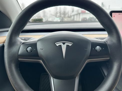 Used 2023 Tesla Model Y Long Range image 22