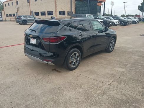 Used 2025 Chevrolet Blazer LT FWD image 7