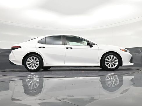 Used 2019 Toyota Camry LE FWD image 29
