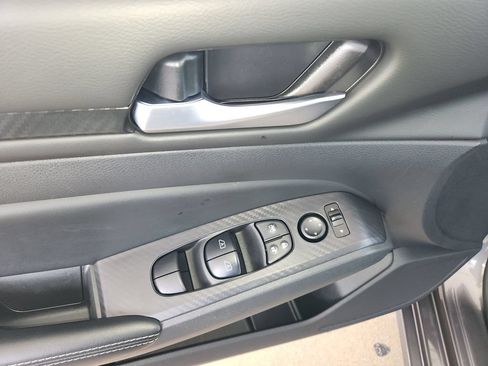 Used 2025 Nissan Altima 2.5 SV FWD image 29