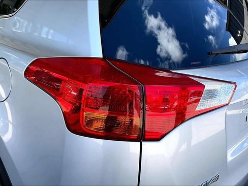 Used 2013 Toyota RAV4 XLE FWD image 20
