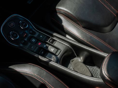 Used 2018 McLaren 570S Spider RWD image 12
