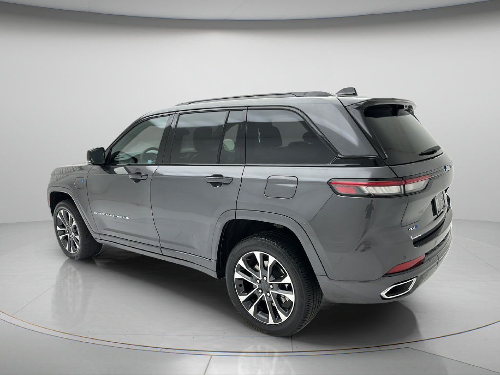 Used 2023 Jeep Grand Cherokee Overland w/ Luxury Tech Group IV AWD/4WD image 4