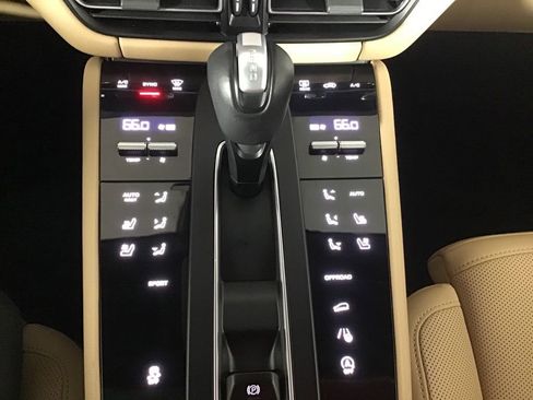 Certified 2026 Porsche Macan AWD/4WD image 40