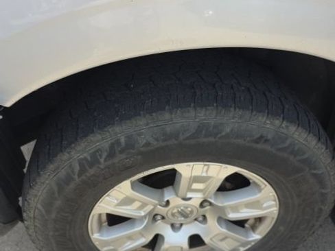 Used 2018 Nissan Titan SV AWD/4WD image 5
