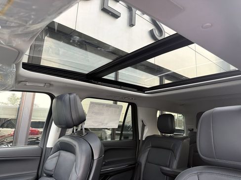 New 2027 Lincoln Navigator Reserve AWD/4WD image 11