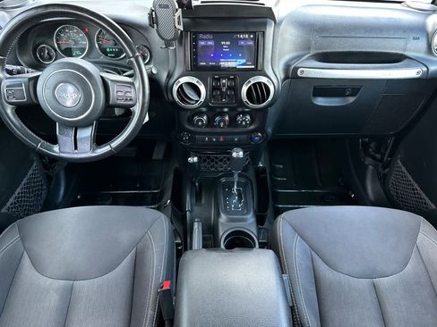 Used 2018 Jeep Wrangler Unlimited Sahara image 3