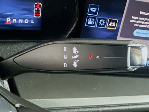 Used 2025 Chevrolet Traverse LT image 25