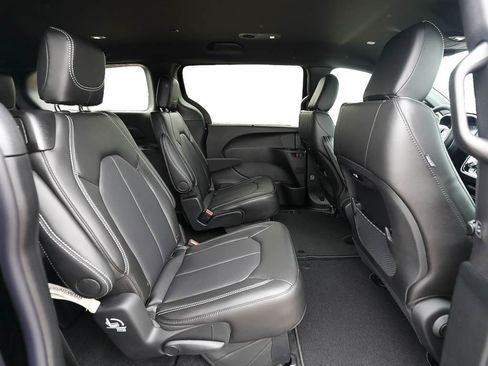 New 2027 Chrysler Pacifica Select AWD/4WD image 19