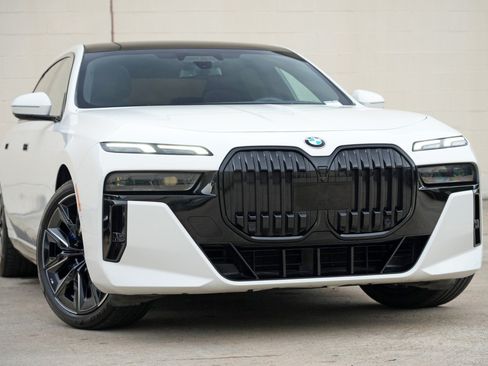 Used 2023 BMW 740i RWD image 4