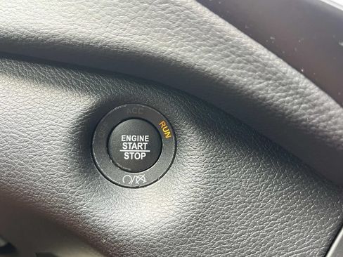 Used 2021 Jeep Cherokee Trailhawk AWD/4WD image 40