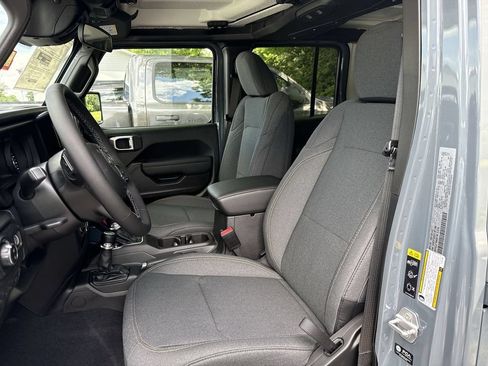 New 2026 Jeep Gladiator Sport AWD/4WD image 21