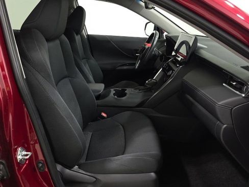 Used 2023 Toyota Venza LE image 28