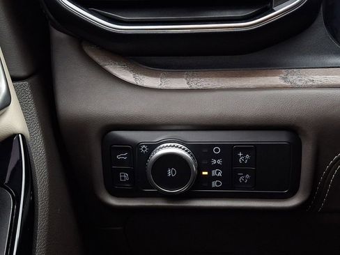 Used 2022 Ford Explorer Platinum w/ Technology Package image 25