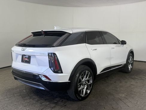Used 2025 Cadillac Optiq Luxury 2 AWD/4WD image 9
