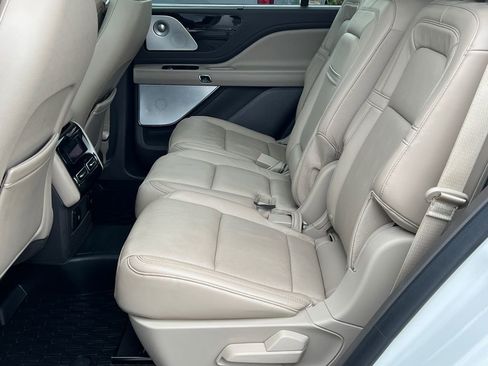Used 2020 Lincoln Aviator Reserve w/ Equipment Group 201A image 16