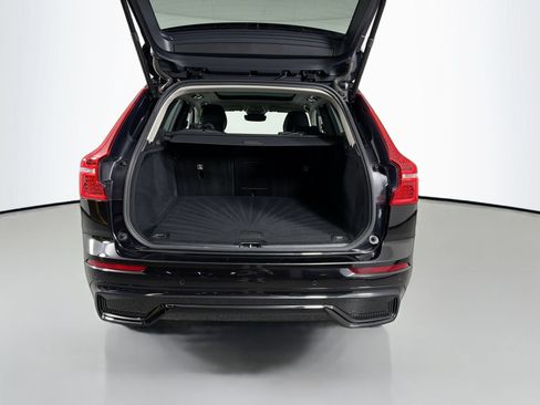Used 2025 Volvo XC60 B5 Core AWD/4WD image 25