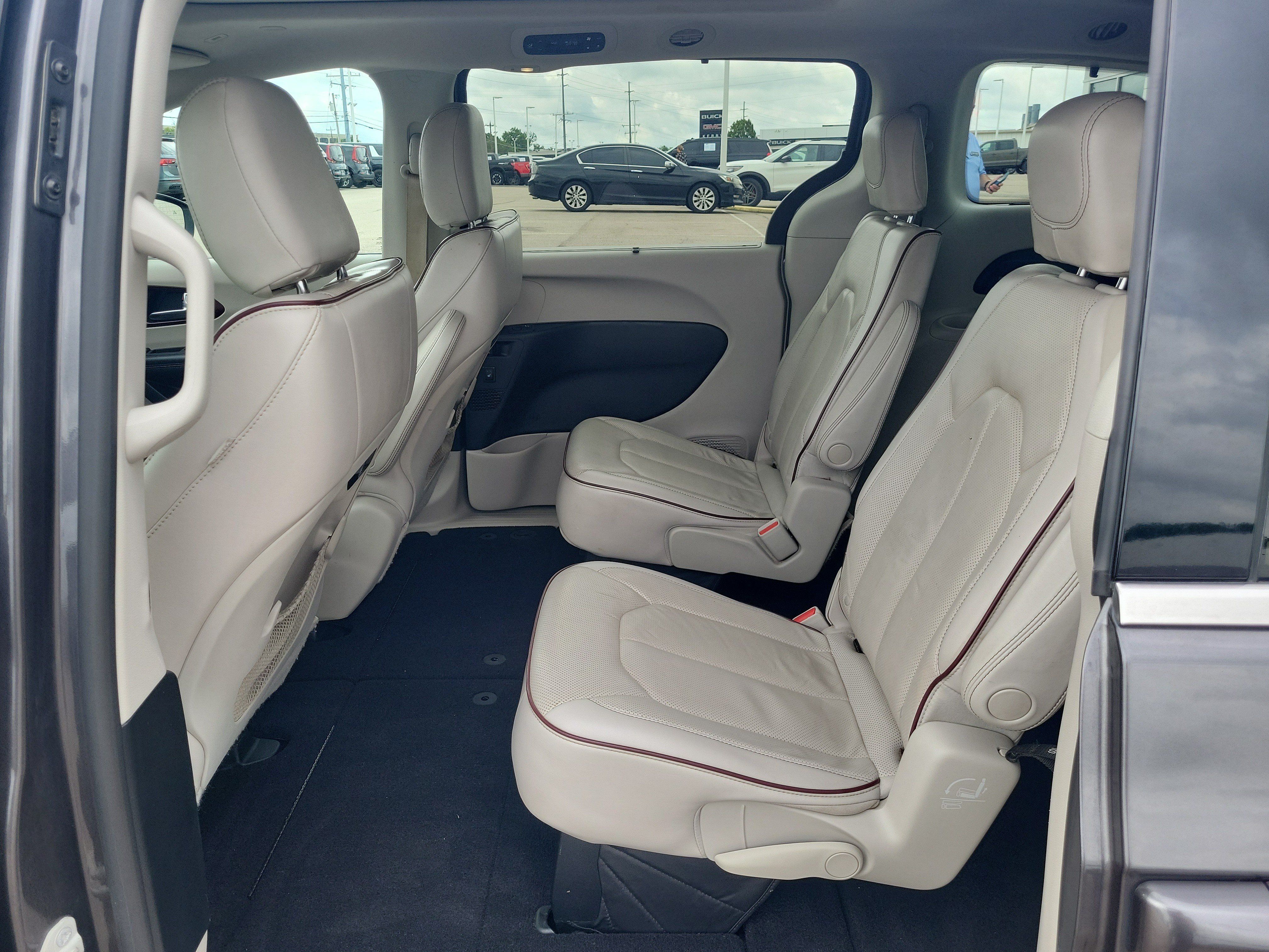 Used 2019 Chrysler Pacifica Limited FWD image 12
