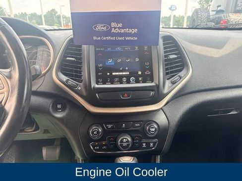 Used 2017 Jeep Cherokee Limited FWD image 18